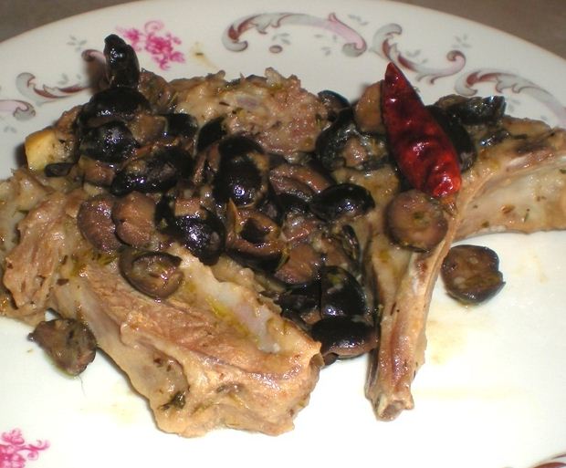 agnello alle olive nere