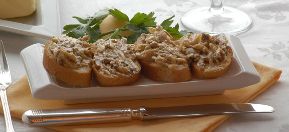 crostini con salsa di funghi champignon