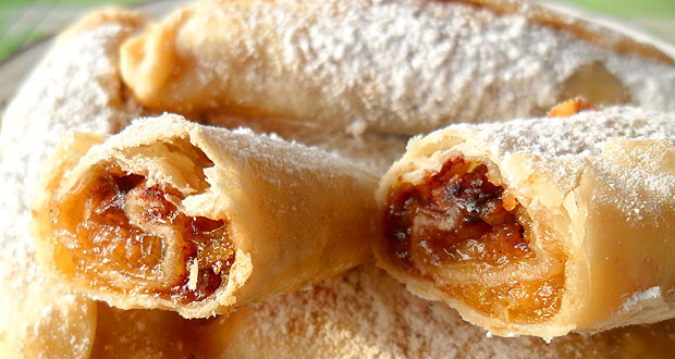 fagottini di pasta sfoglia con pere e cannella