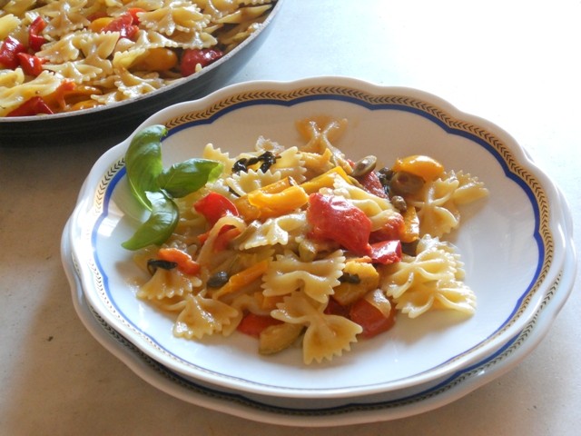 farfalle con pollo e peperoni