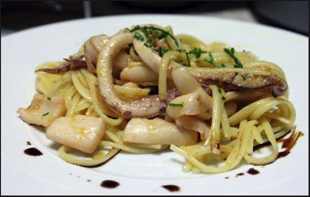 linguine con calamari e zucchine al cartoccio