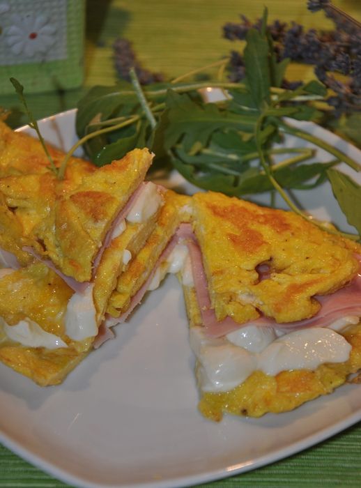 omelette prosciutto mozzarella e pomodorini