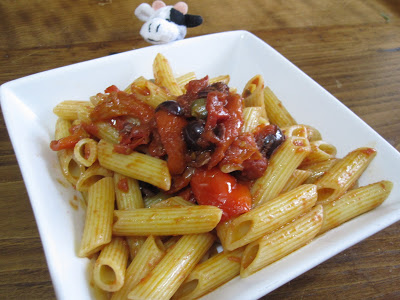 penne con sugo di peperoni